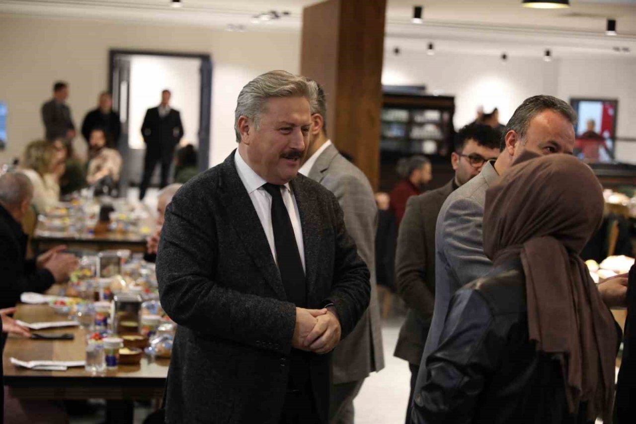 Başkan Palancıoğlu, muhtarlarla iftarda buluştu