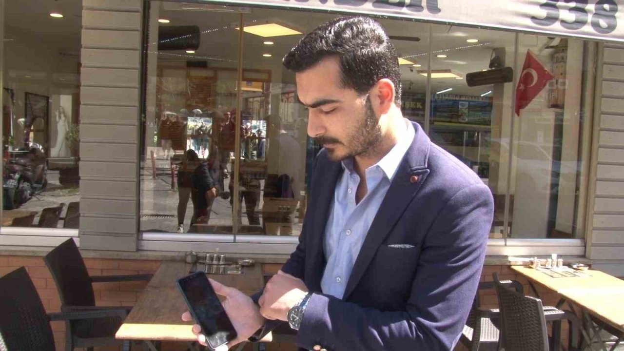 Fatih’te çocuk hırsızın, turistin ziynet eşyası dolu çantasını çaldığı anlar kamerada