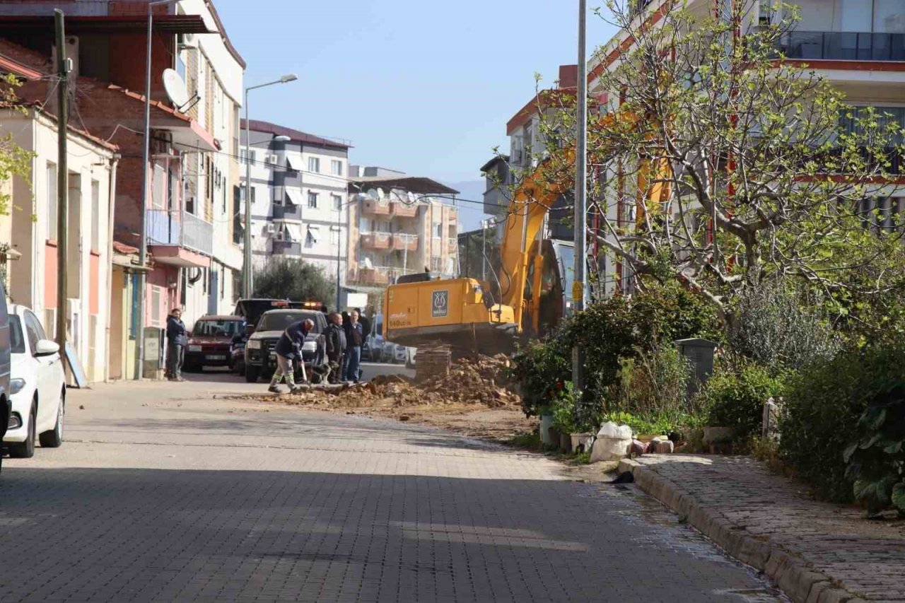 Nazilli’de metruk binaların yıkımına devam ediliyor