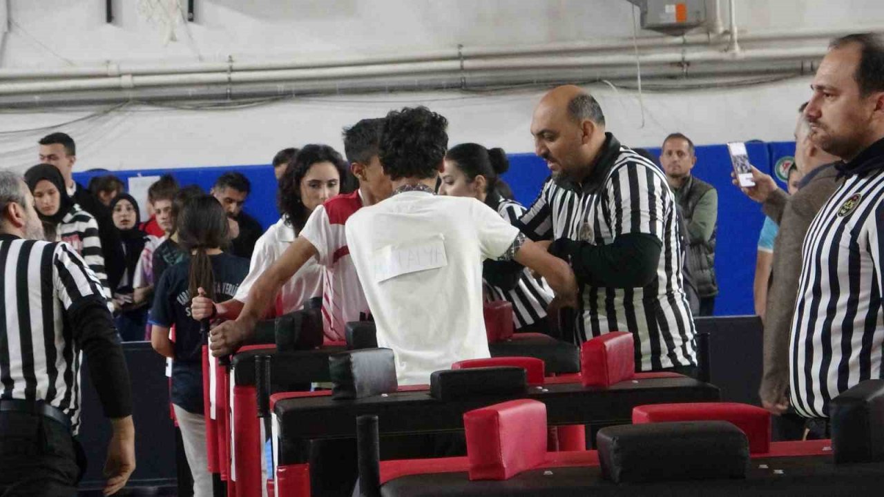 Muğla’da okul sporları bilek güreşi müsabakaları başladı