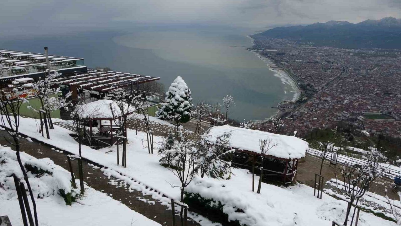 Ordu’da Mart ayının son günlerinde kar güzelliği