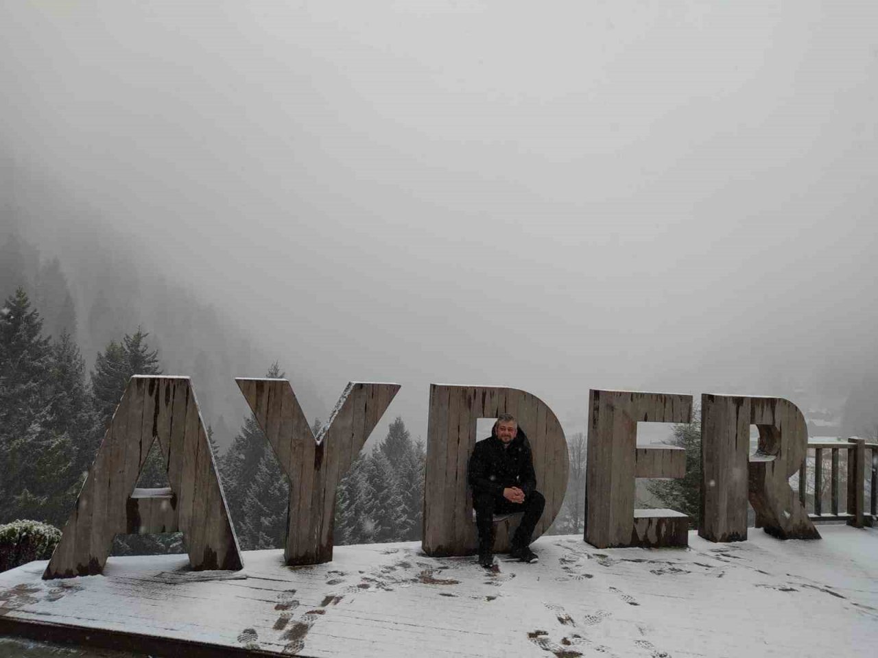 Ayder Yaylası ilkbaharda beyaza büründü