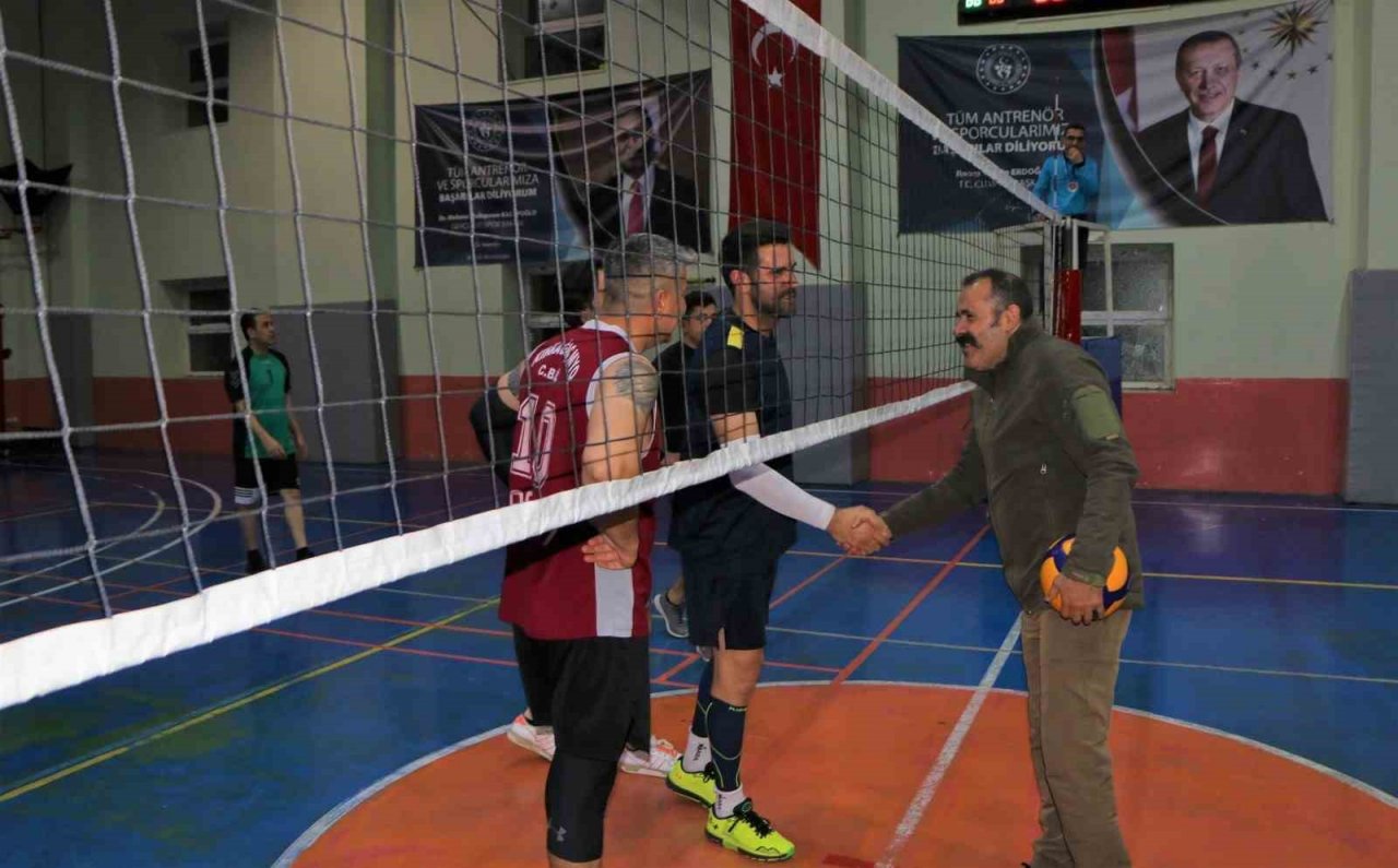 Siirt’te kurumlar arası voleybol turnuvası başladı
