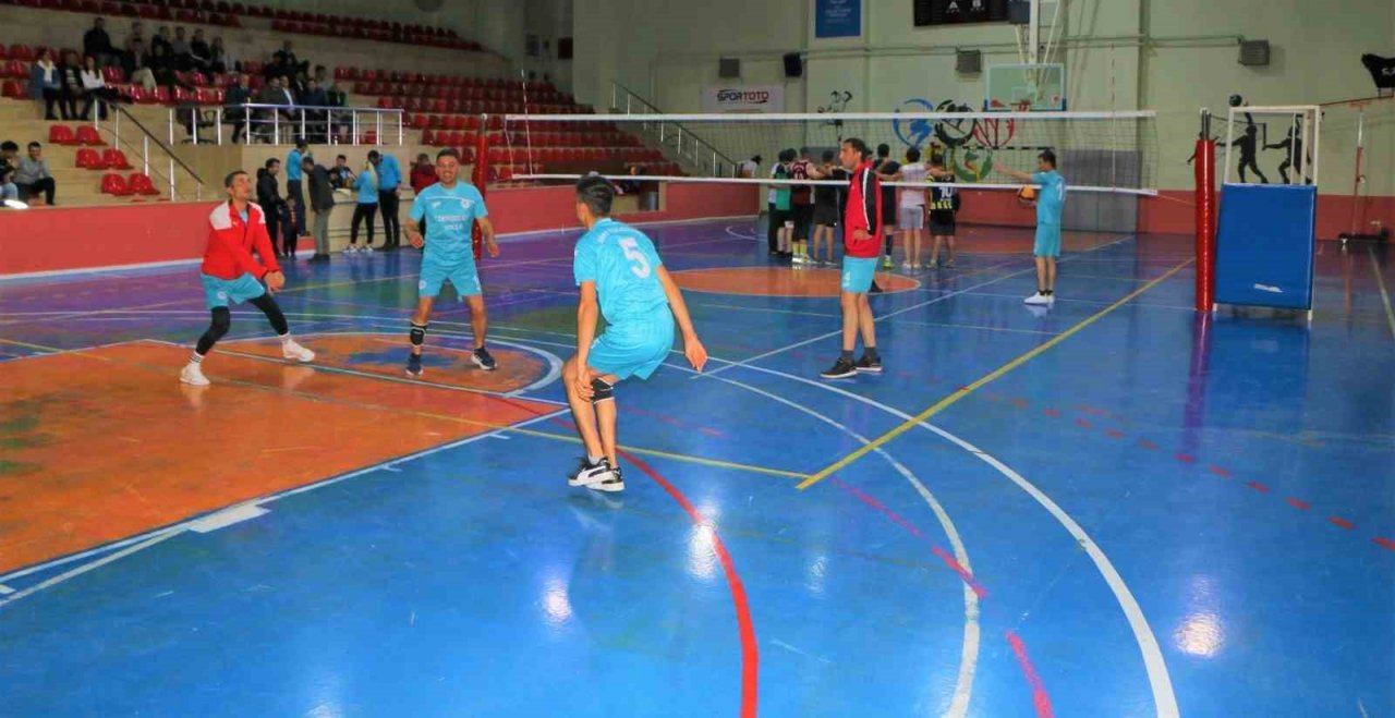 Siirt’te kurumlar arası voleybol turnuvası başladı