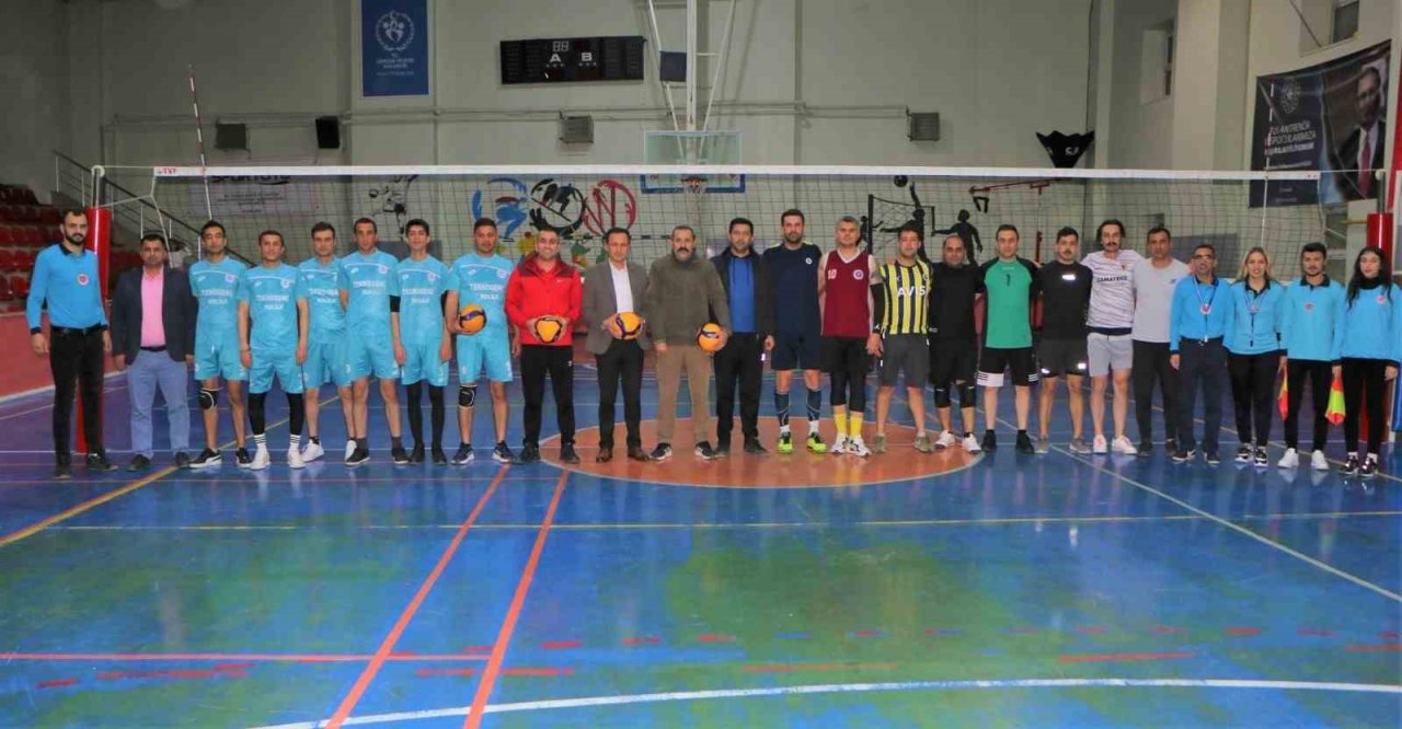 Siirt’te kurumlar arası voleybol turnuvası başladı