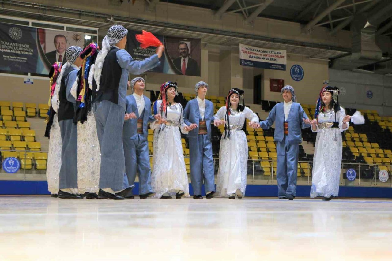 Siirt’te okul sporları halk oyunları müsabakaları sona erdi