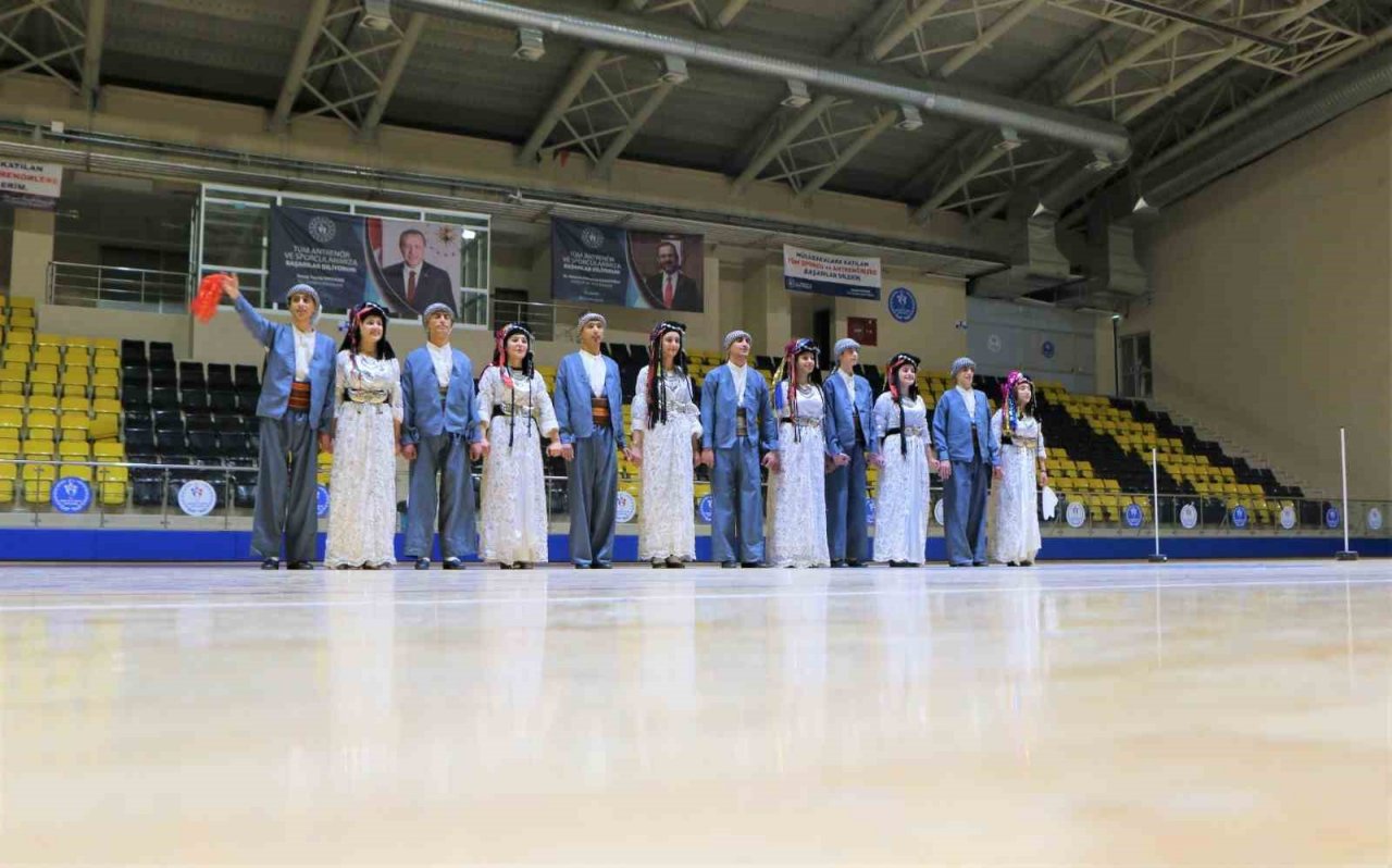 Siirt’te okul sporları halk oyunları müsabakaları sona erdi