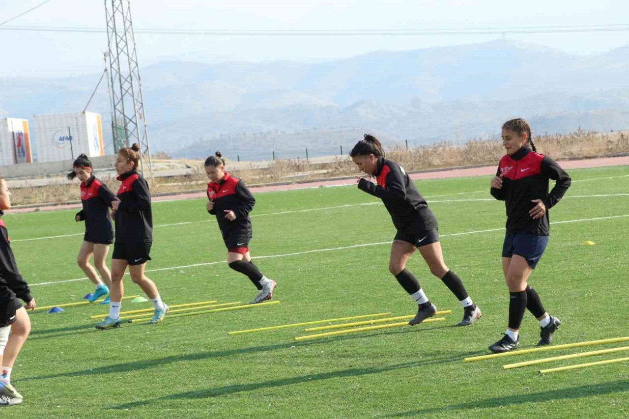 Nuhspor Kadın Futbol Takımı’nın başarısı, Şırnak’taki kızlara ilham oldu