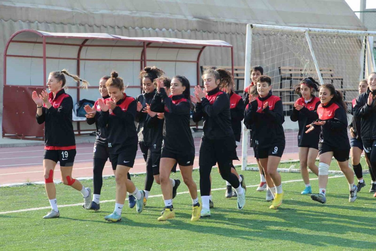 Nuhspor Kadın Futbol Takımı’nın başarısı, Şırnak’taki kızlara ilham oldu