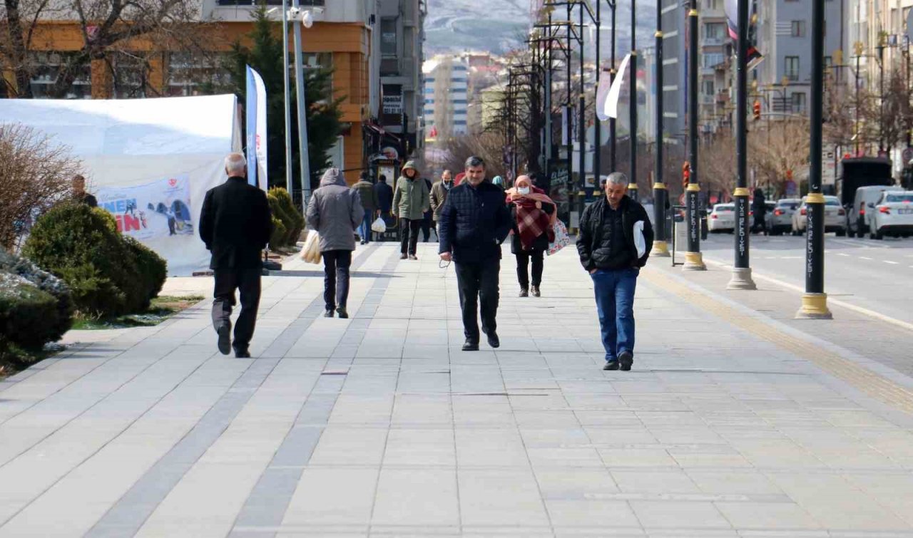 Mart kapıdan baktırmasa da kazma kürek yaktırdı