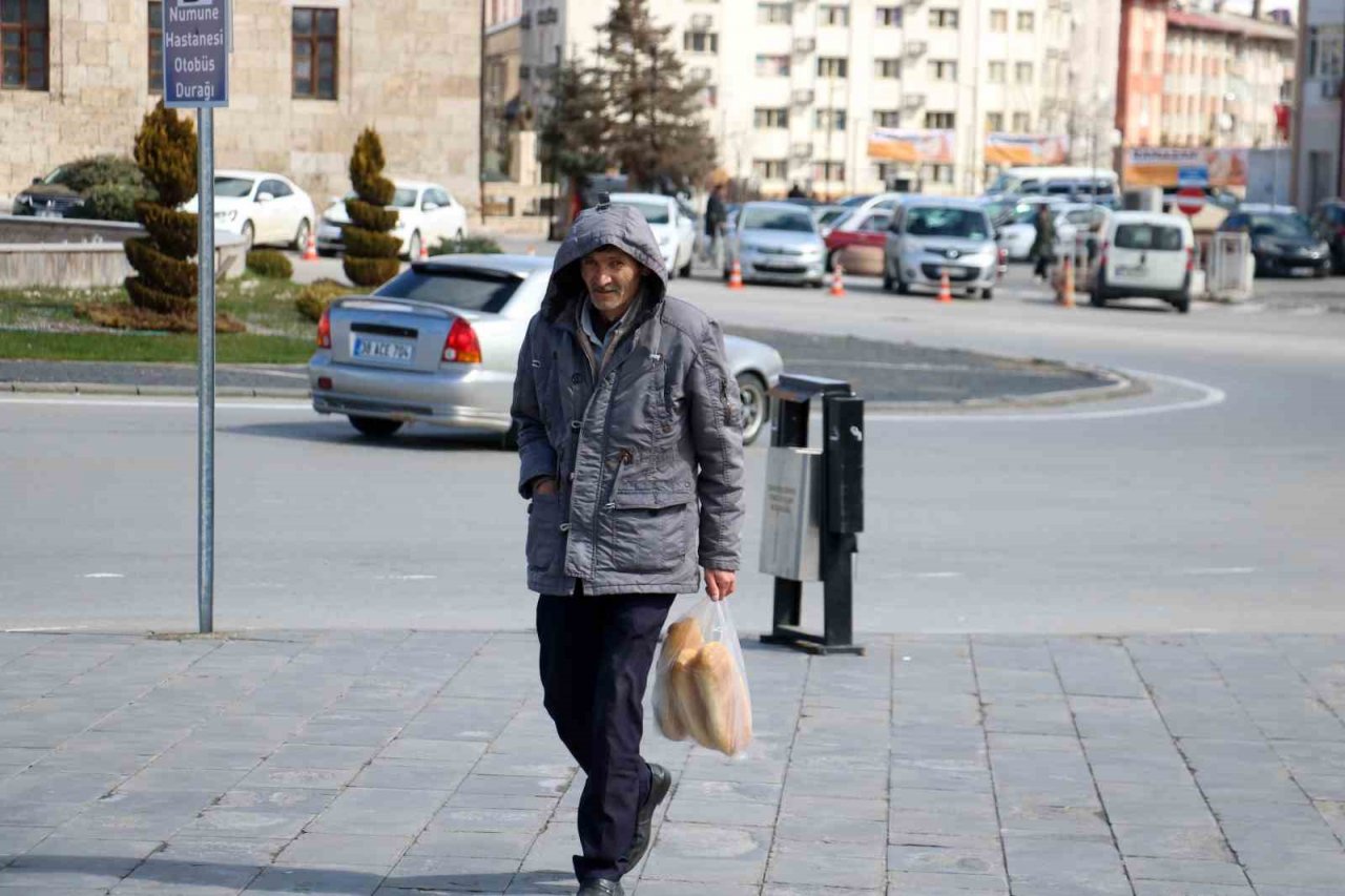 Mart kapıdan baktırmasa da kazma kürek yaktırdı