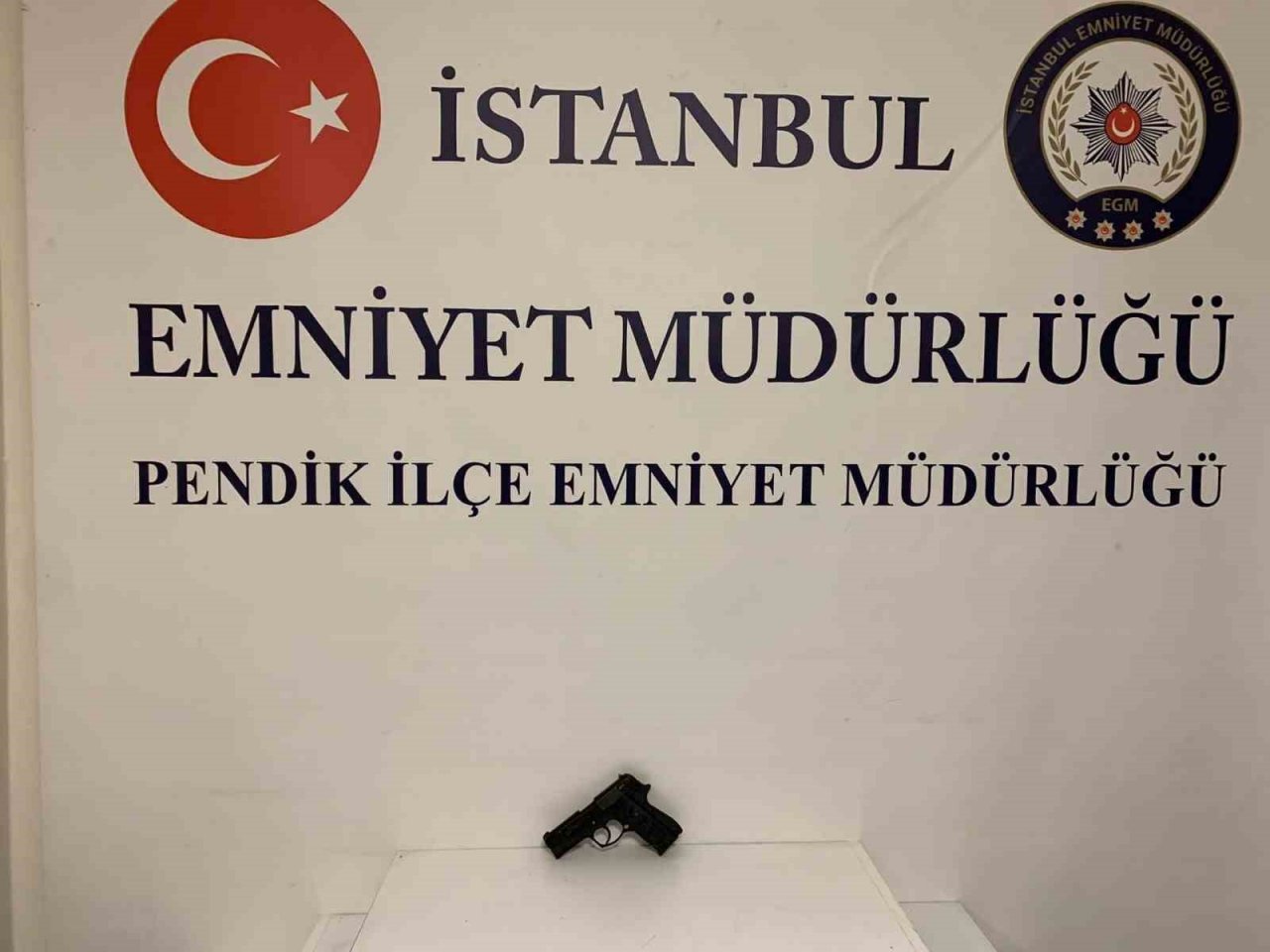 Pendik’te bir kadını araç içerisinde darp eden silahlı şahıs yakalandı