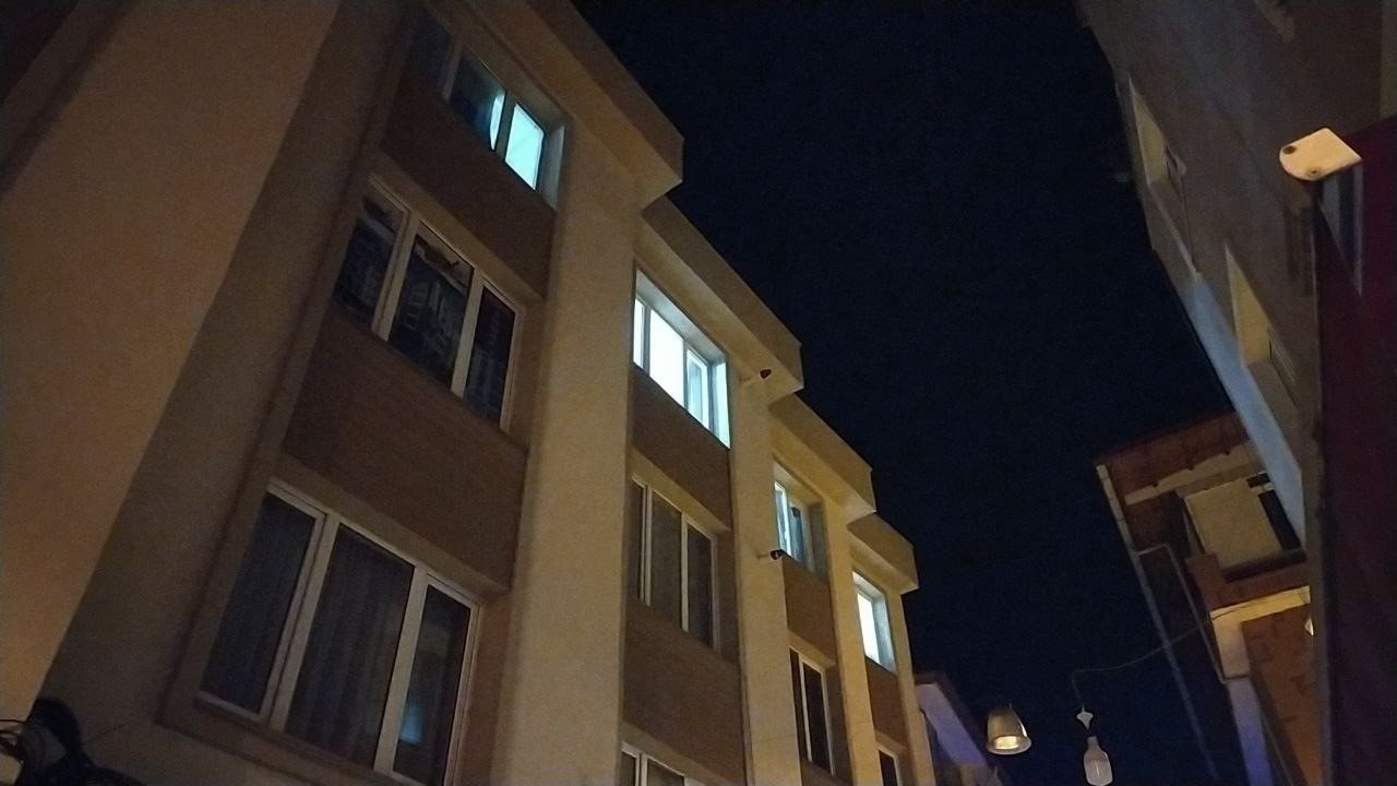 Sevgili çiftin kavgası kanlı bitti: Kadın, sevgilisini bıçaklayarak öldürdü