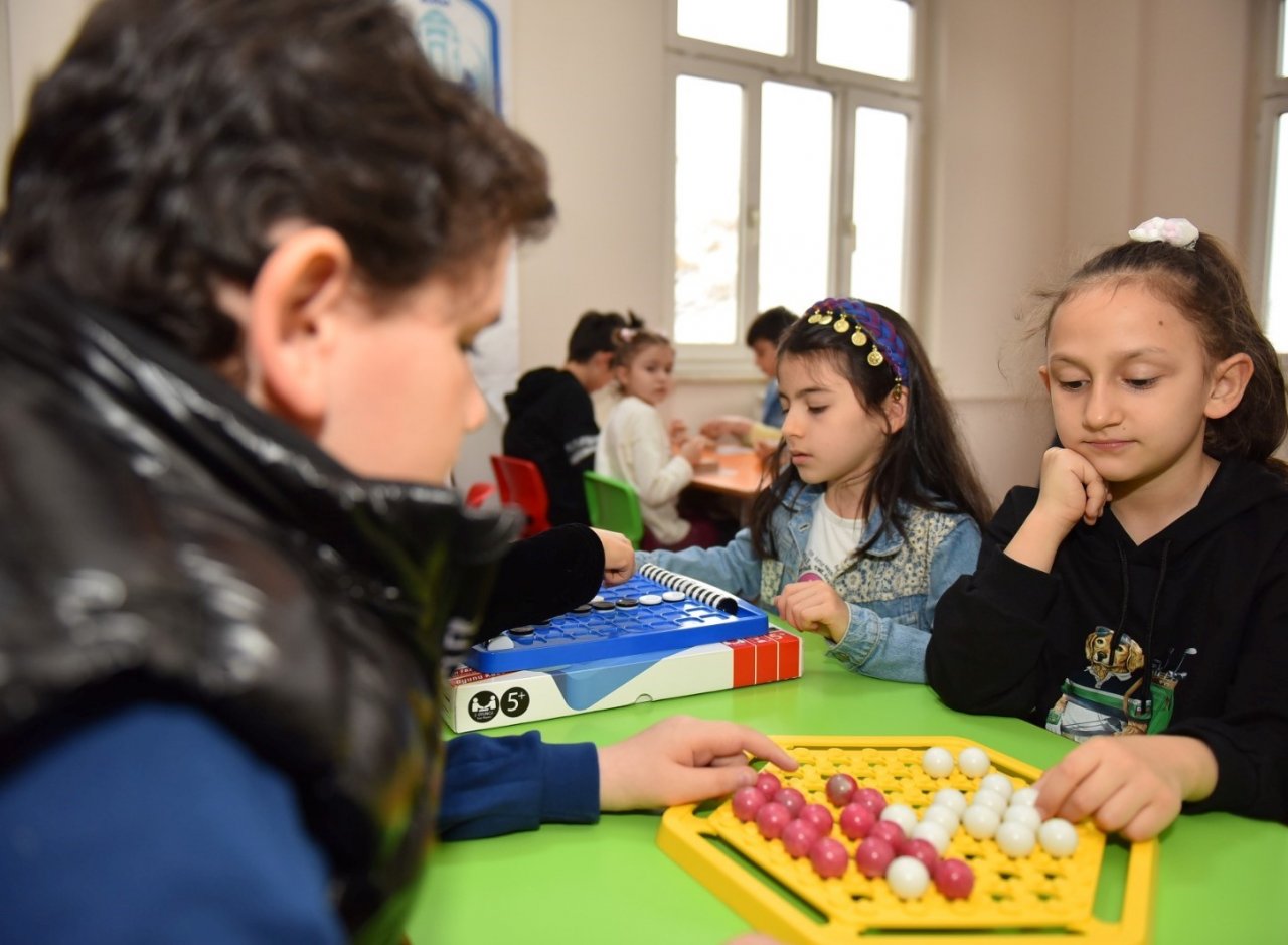 Yıldırım’da çocuklar hem öğreniyor hem eğleniyor