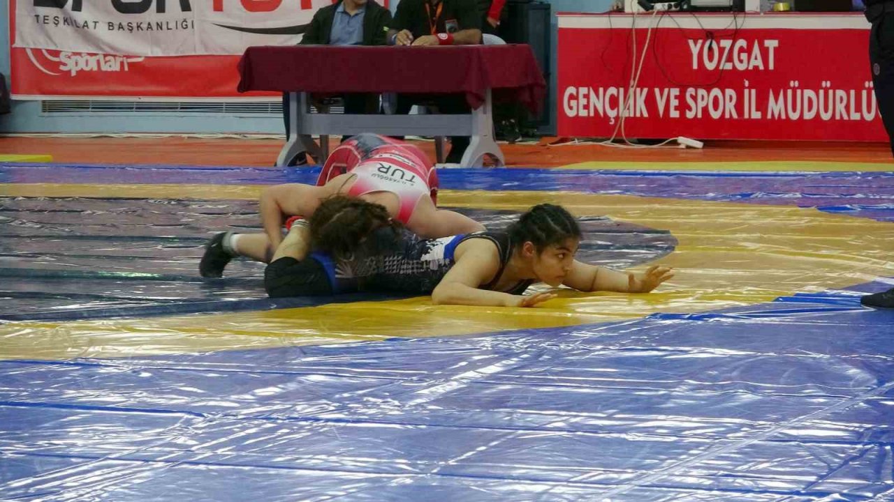 Nasuh Akar 20 yaş altı Kadınlar Türkiye Güreş Şampiyonası tamamlandı