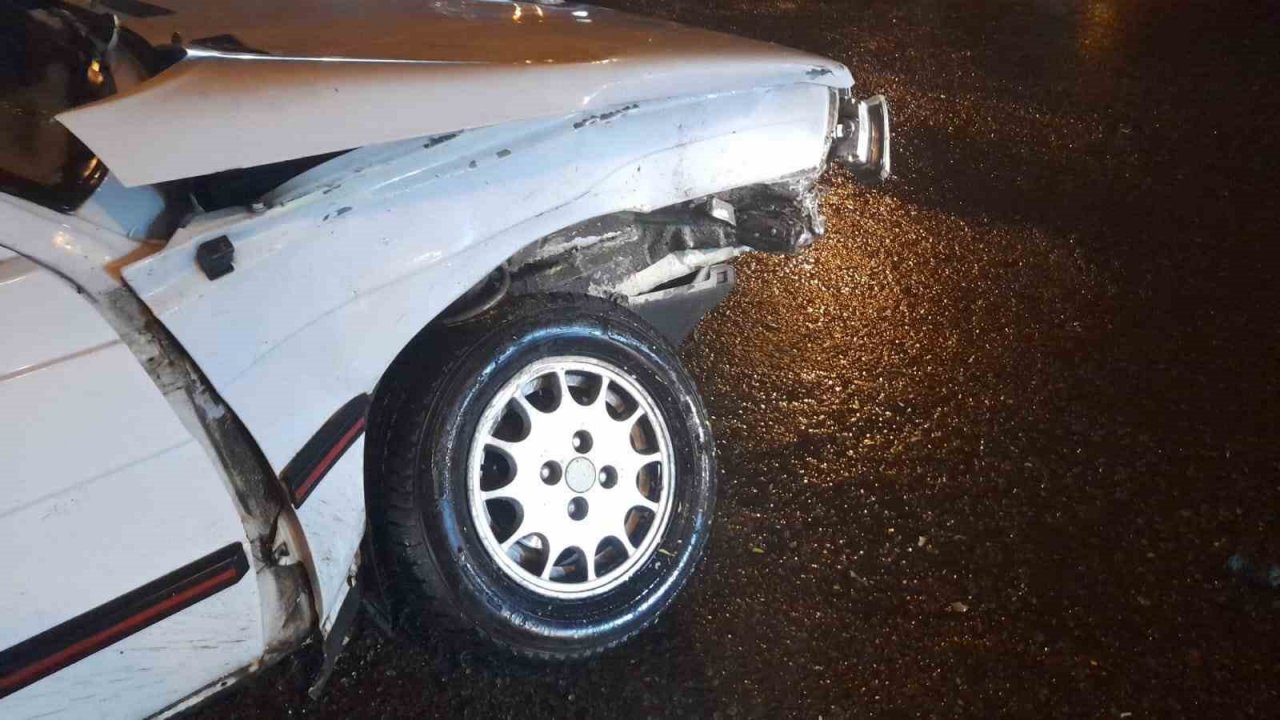 Ereğli’de feci kaza: İki otomobil kafa kafaya çarpıştı