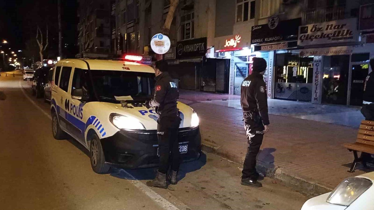 Şüphe üzerine durdurulan araçtan ruhsatsız silahlar, uyuşturucular ve hassas terazi çıktı