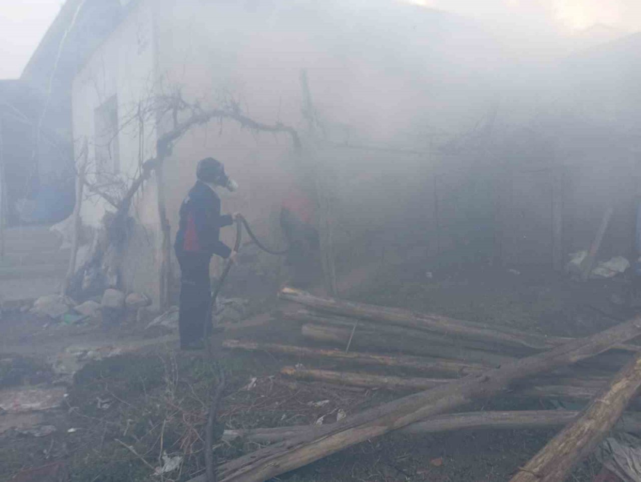 Yangında 300’e yakın saman balyası yandı