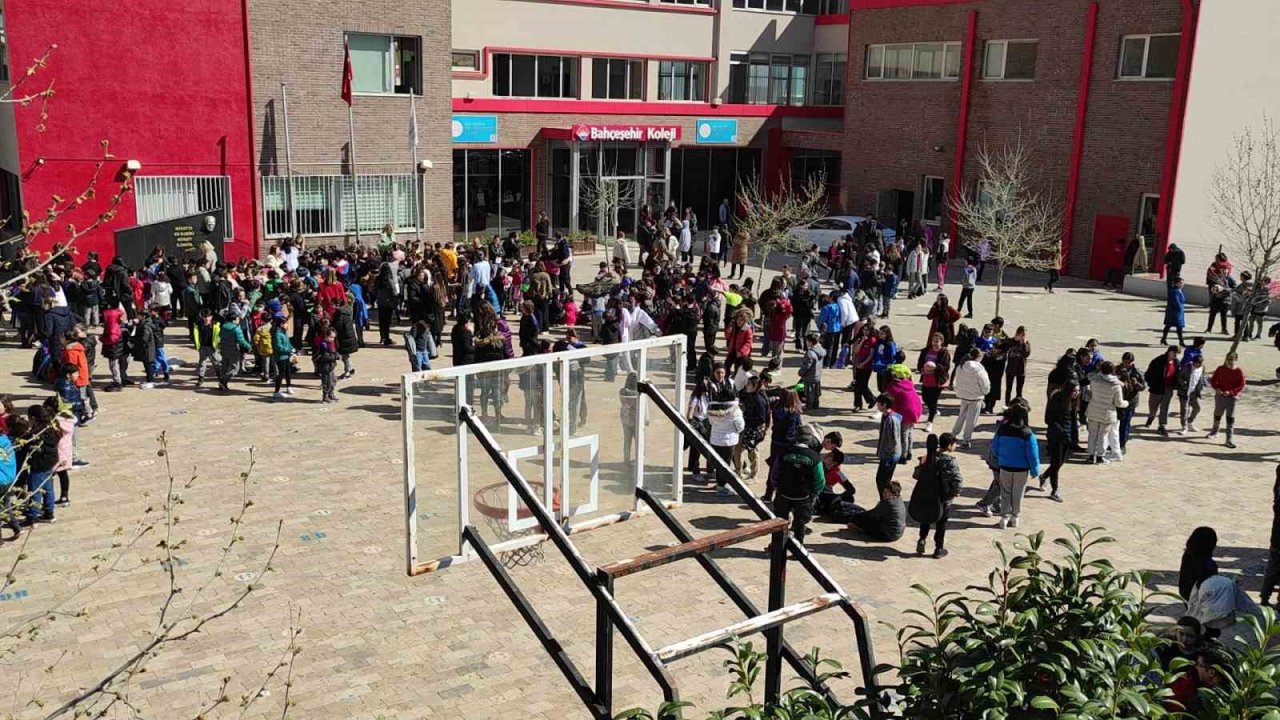 Kolejde çıkan yangında tahliye edilen öğrenciler evlerine gönderildi