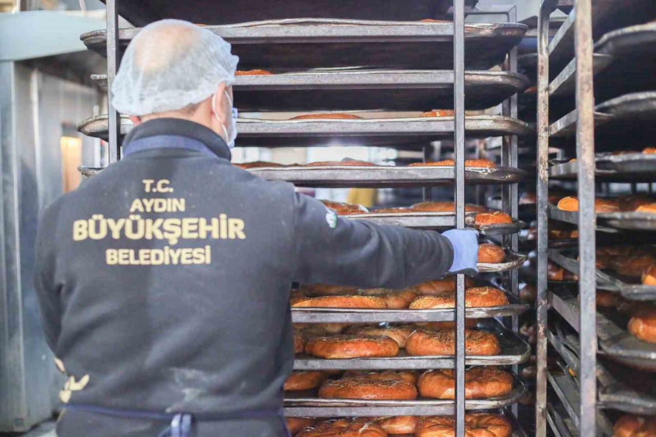 Aydın Büyükşehir’in halk ekmek satış noktalarına vatandaşlardan yoğun talep