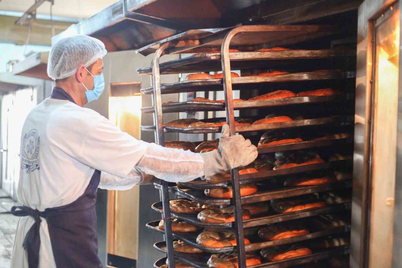 Aydın Büyükşehir’in halk ekmek satış noktalarına vatandaşlardan yoğun talep