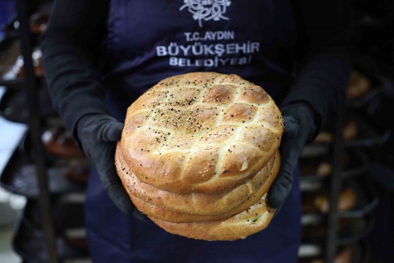 Aydın Büyükşehir’in halk ekmek satış noktalarına vatandaşlardan yoğun talep
