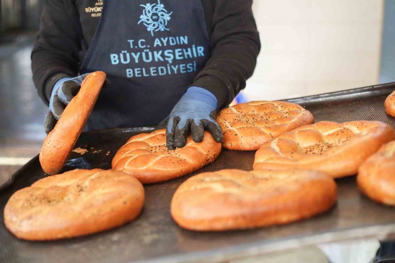 Aydın Büyükşehir’in halk ekmek satış noktalarına vatandaşlardan yoğun talep