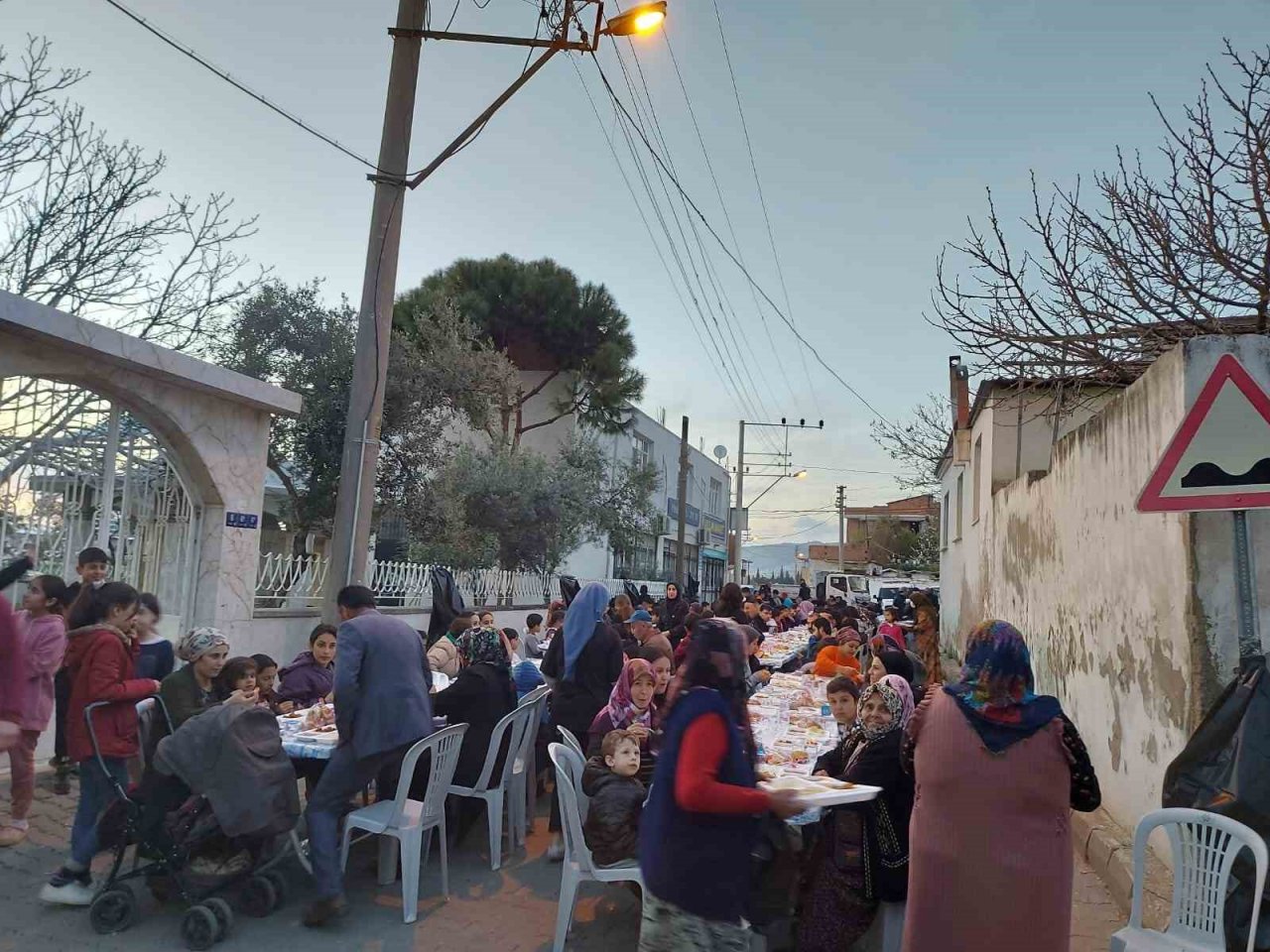 Aydın Büyükşehir Belediyesi iftar sofralarında vatandaşlarla buluşuyor