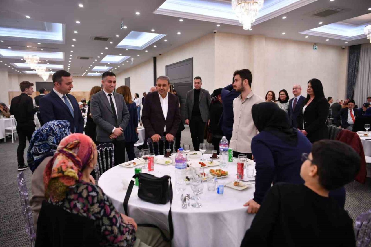 Vali Şıldak Ayvalık’ta iftar yemeğine katıldı