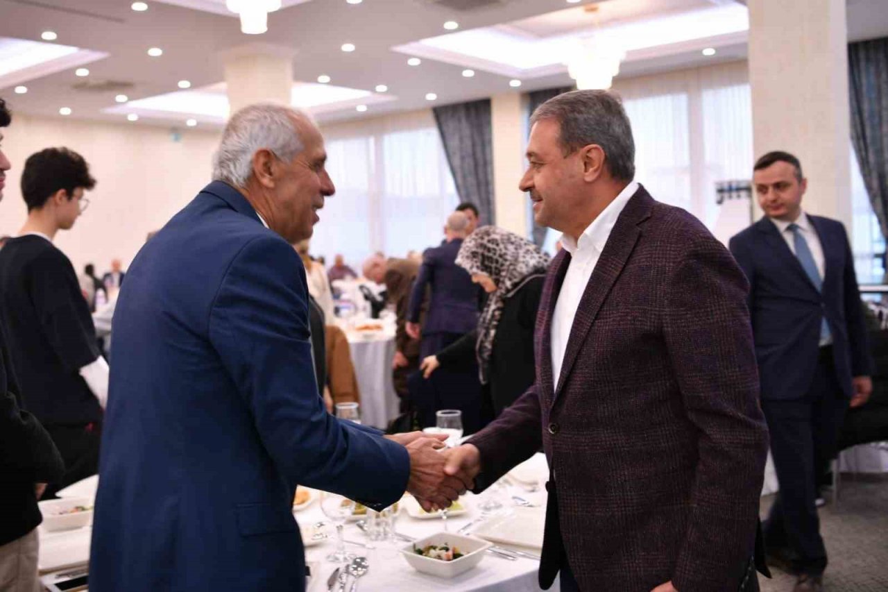 Vali Şıldak Ayvalık’ta iftar yemeğine katıldı