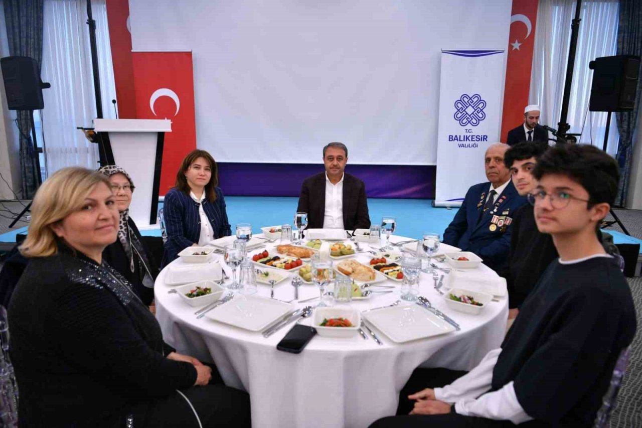 Vali Şıldak Ayvalık’ta iftar yemeğine katıldı