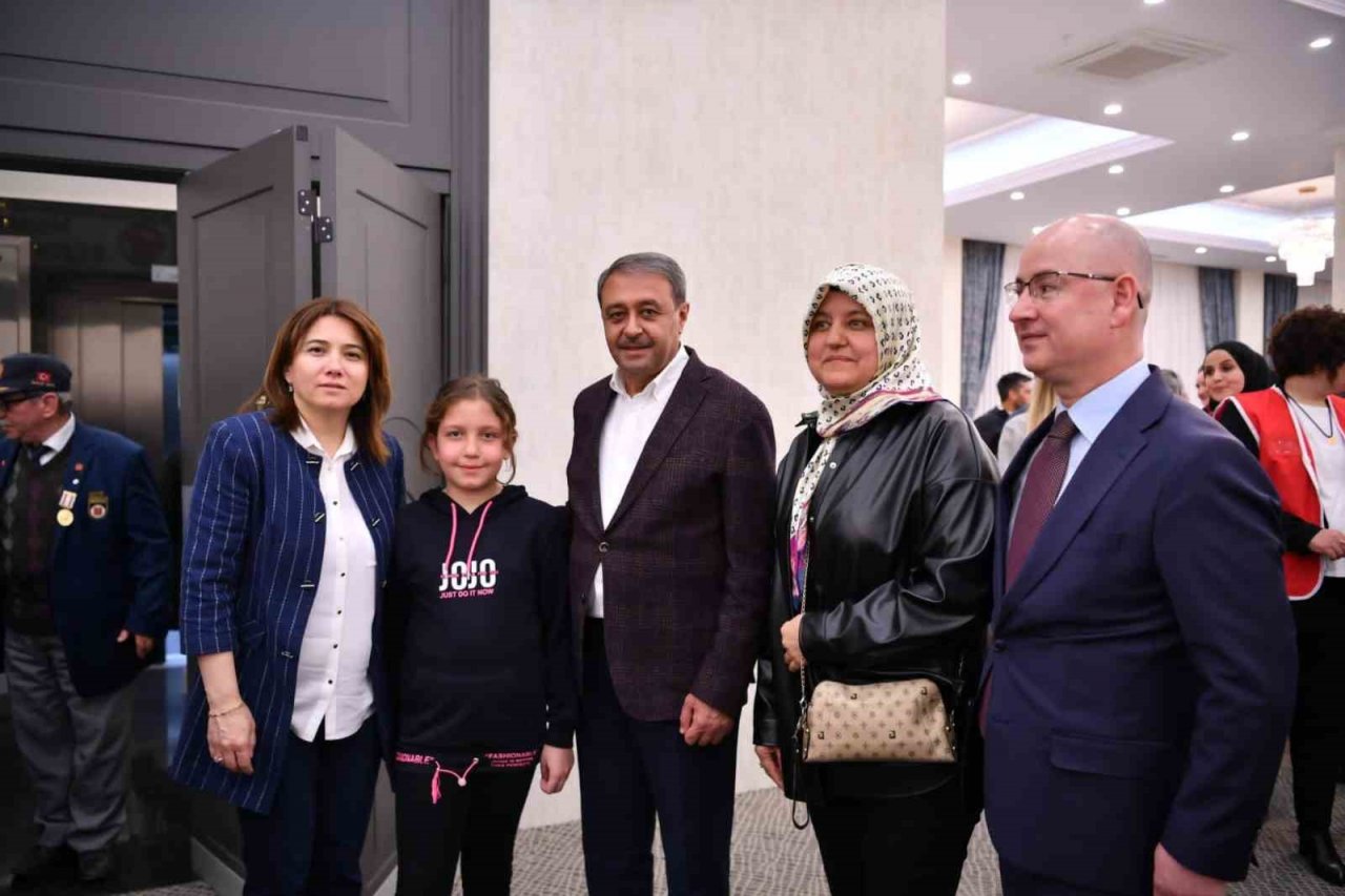 Vali Şıldak Ayvalık’ta iftar yemeğine katıldı