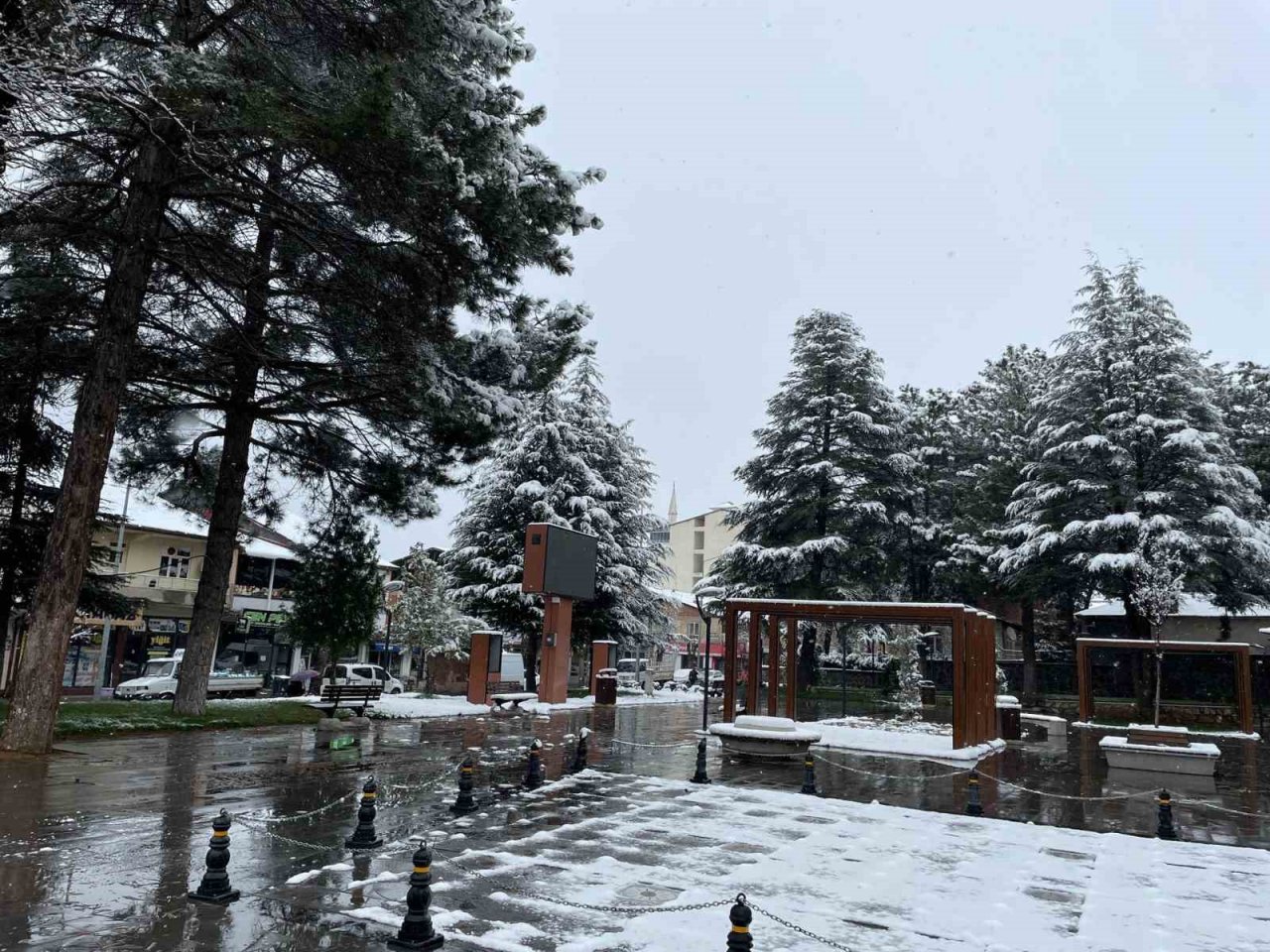 Karlıova ve Genç’te kar yağışı