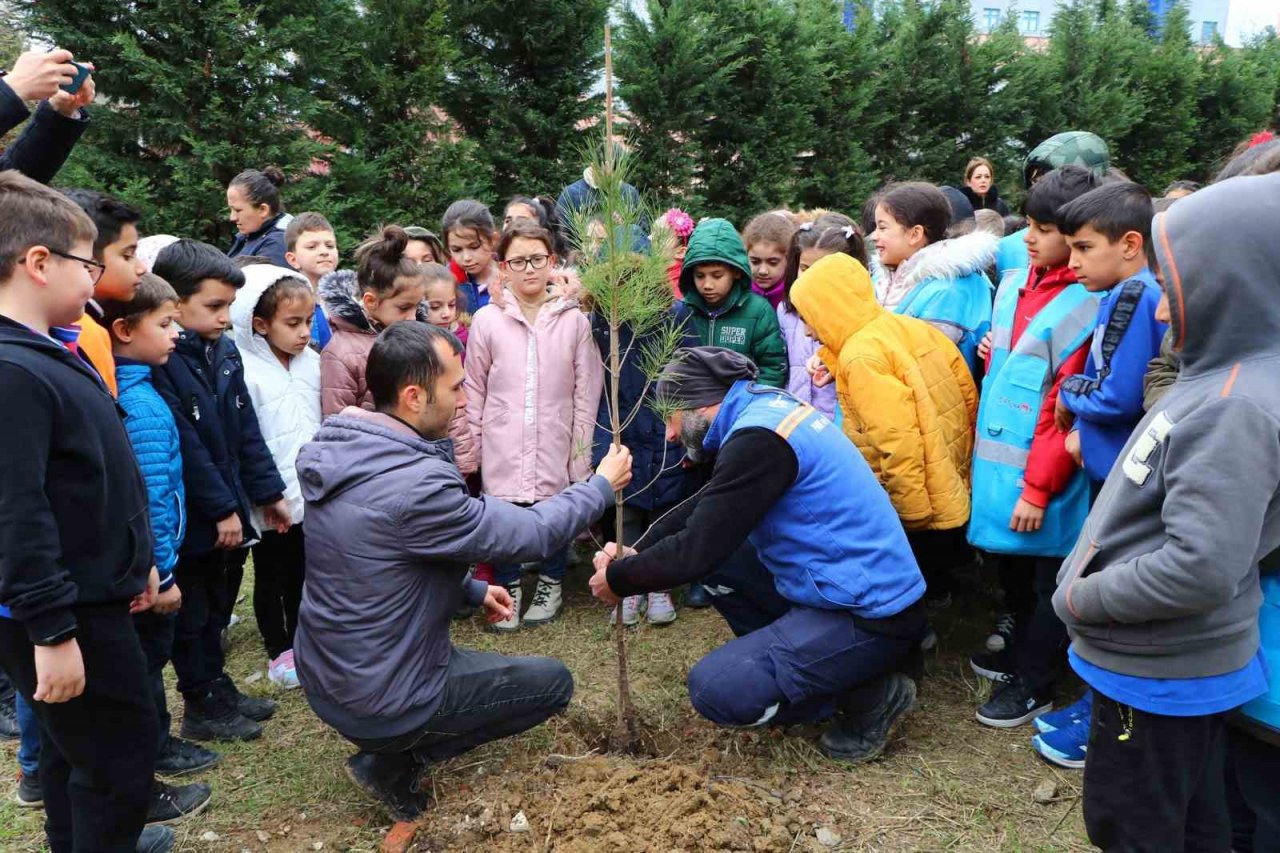 Çiftlikköy’de Sıfır Atık Günü fidanlar dikilerek kutlandı