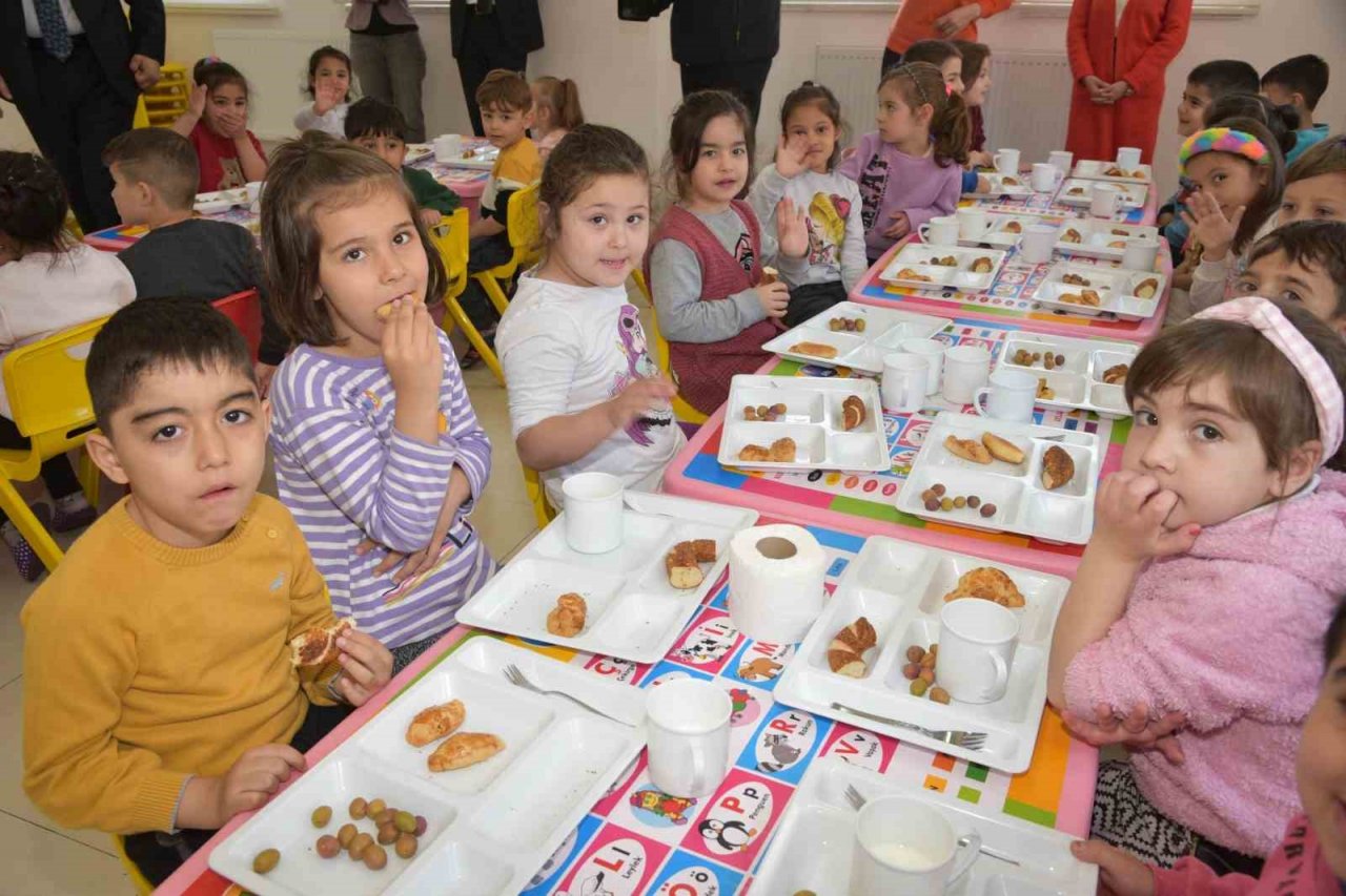 Okul öncesinde ücretsiz yemek uygulaması veli ve öğrencileri memnun etti