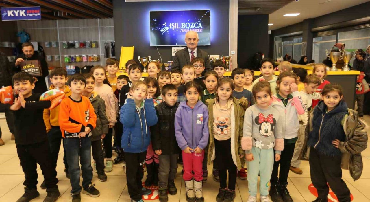 Derince’de 2 bin 329 çocuk havuzla buluşuyor