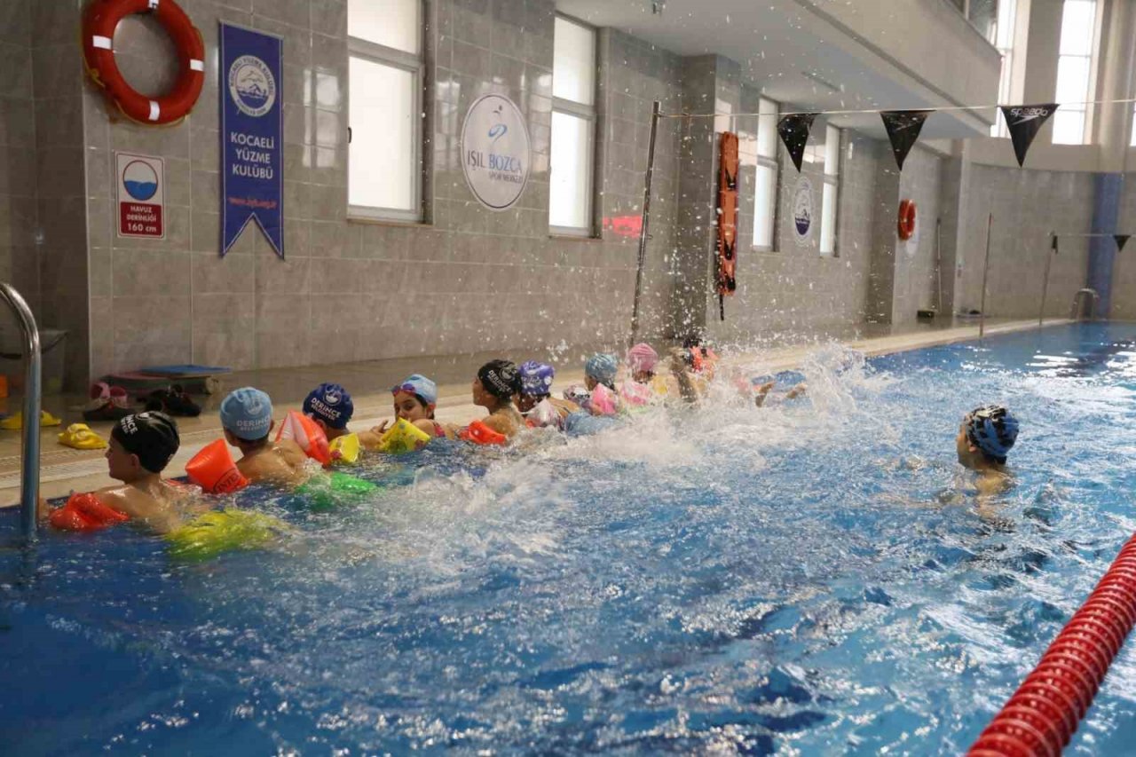 Derince’de 2 bin 329 çocuk havuzla buluşuyor
