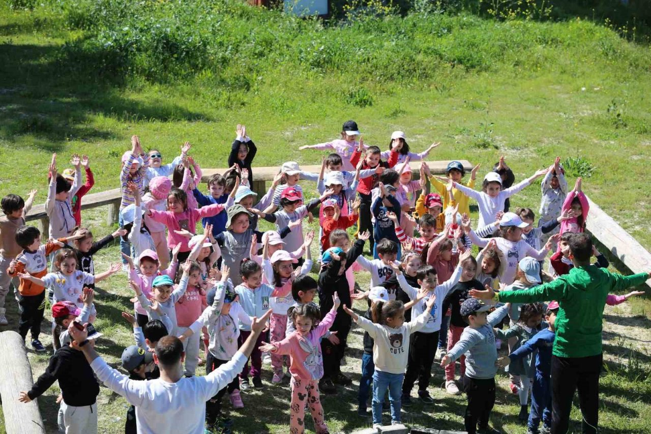 Efeler’in minikleri Orman Haftası’nı doğayla iç içe kutladı