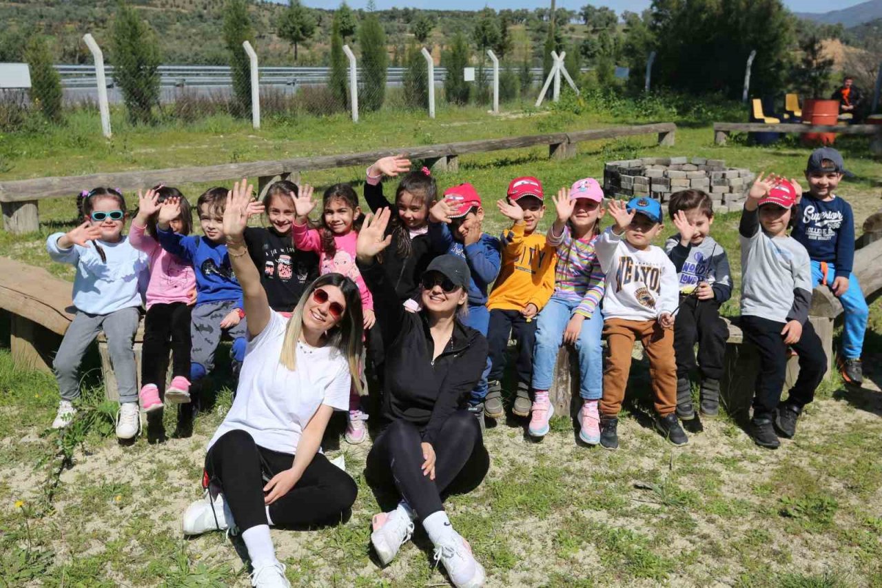 Efeler’in minikleri Orman Haftası’nı doğayla iç içe kutladı