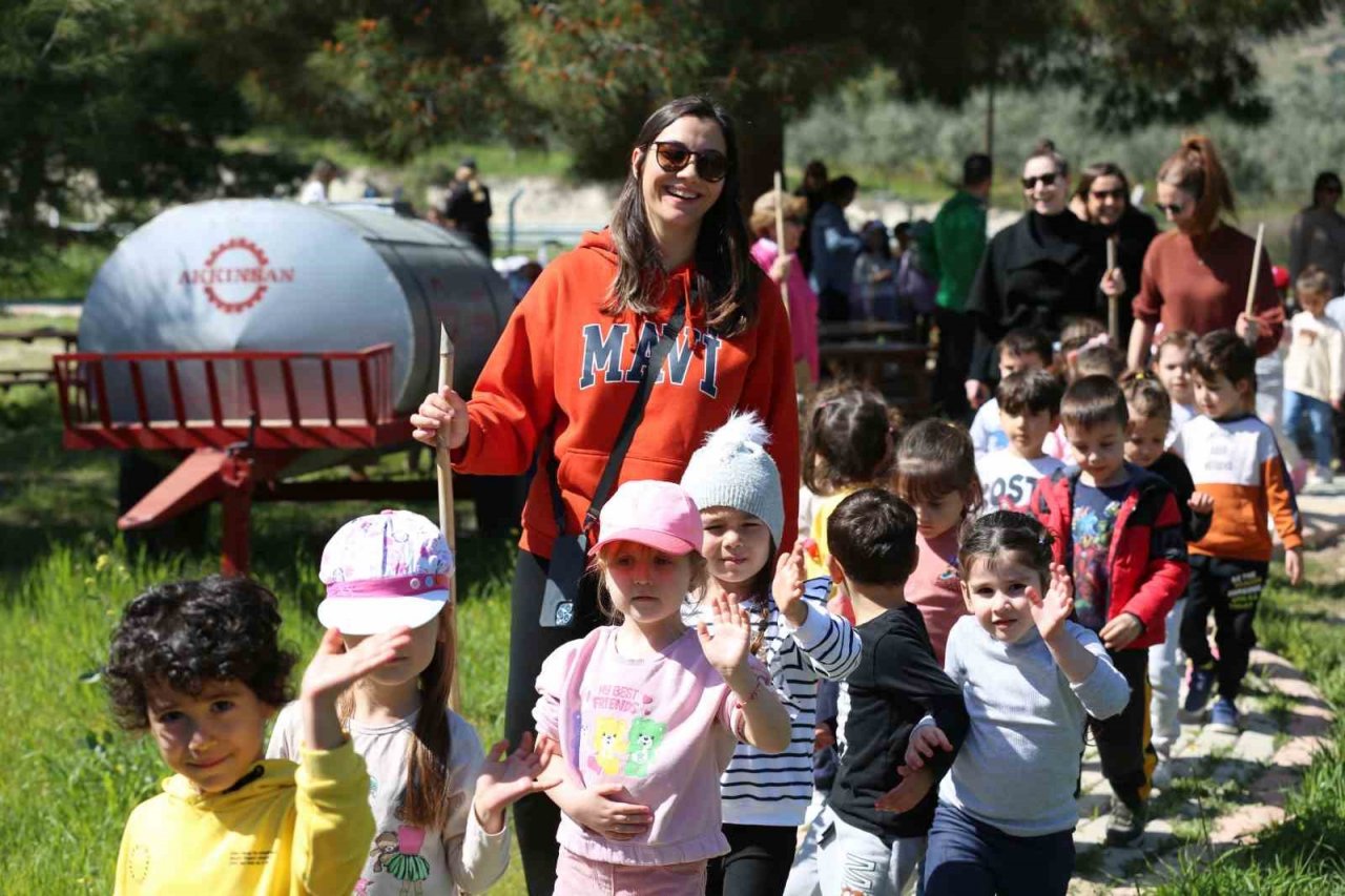 Efeler’in minikleri Orman Haftası’nı doğayla iç içe kutladı