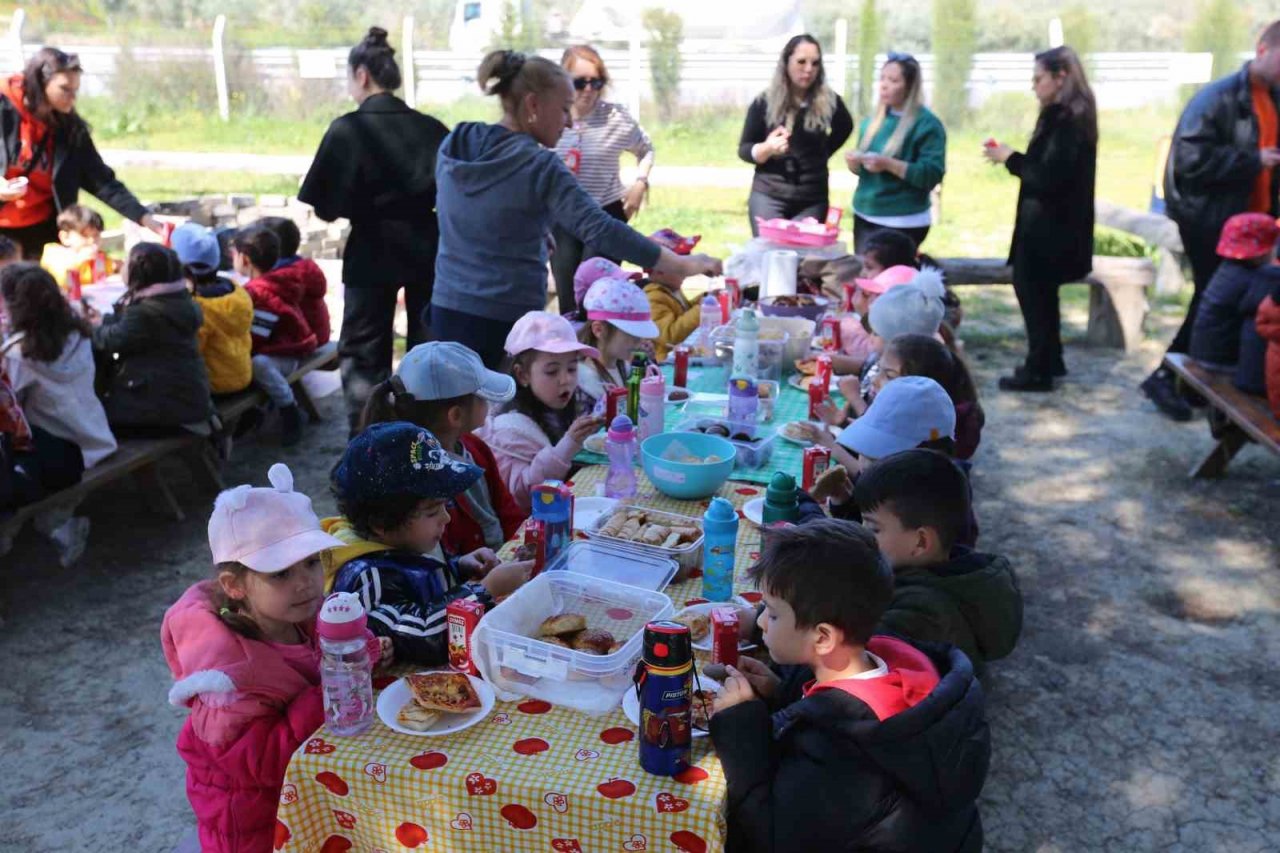 Efeler’in minikleri Orman Haftası’nı doğayla iç içe kutladı