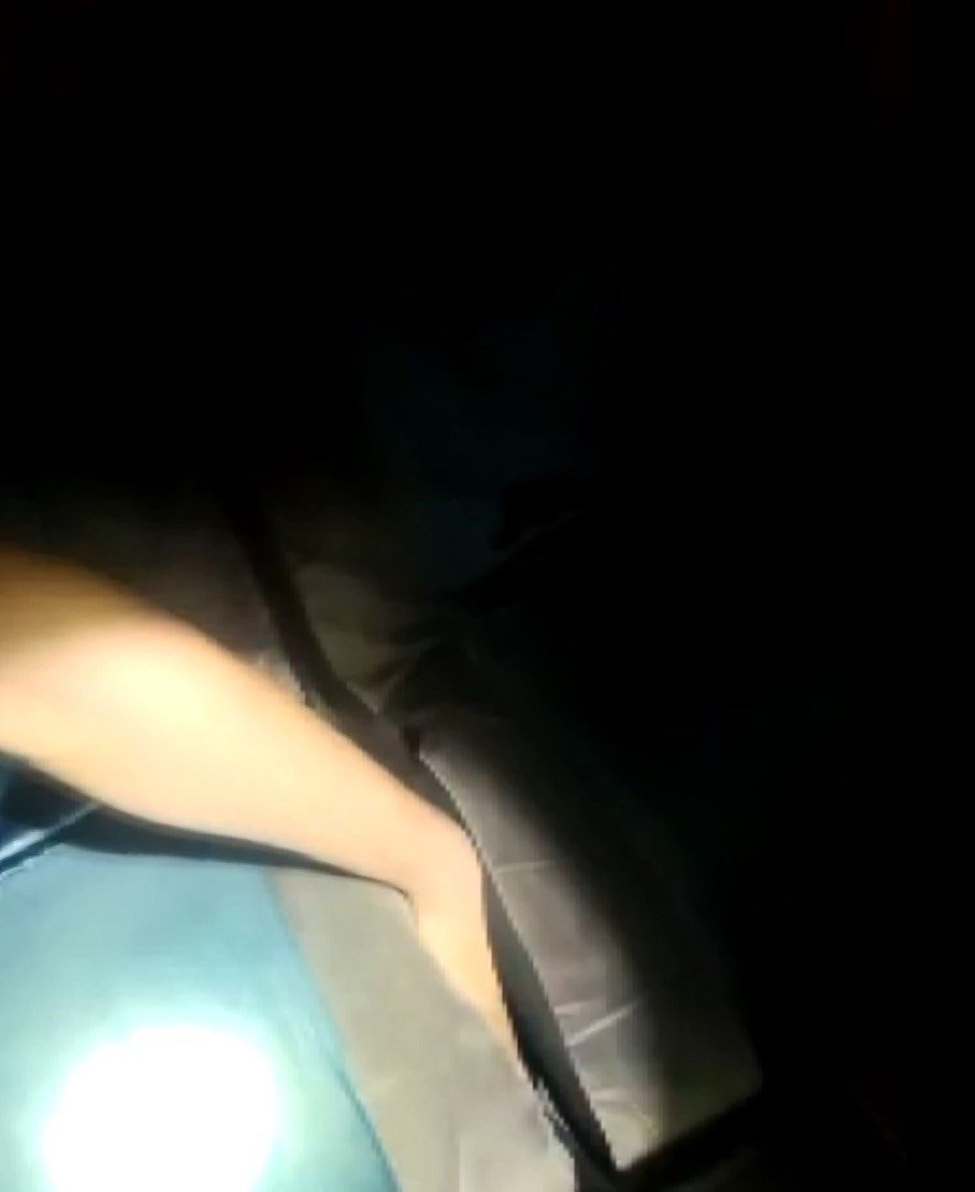 Minibüste yolculuk yaparken elini koltuğun arasına sıkıştırdı