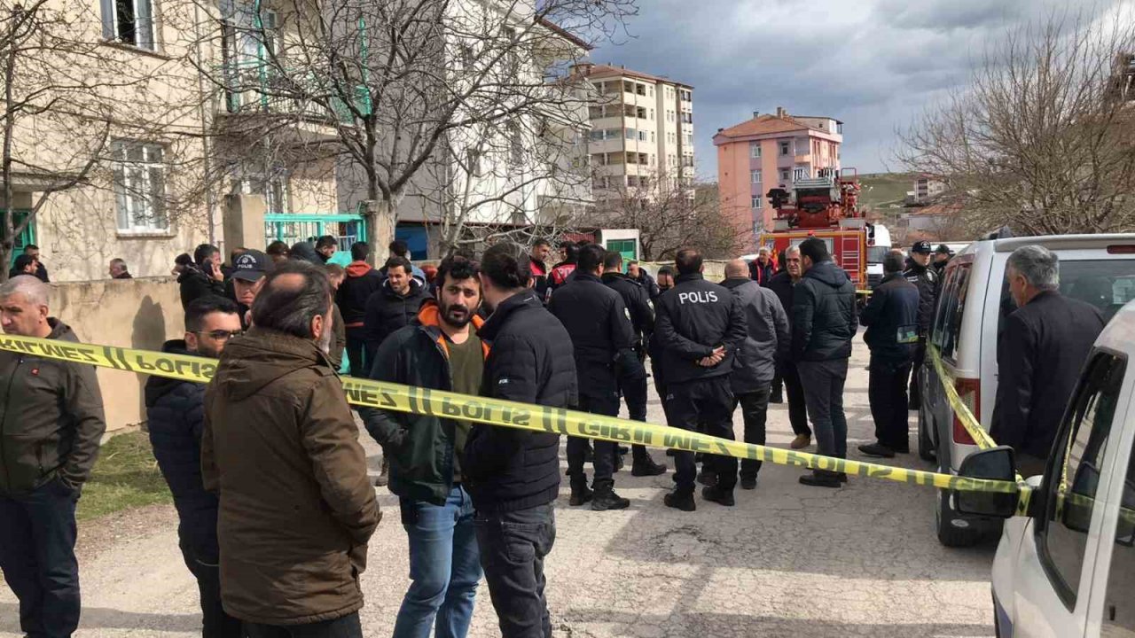 Doğal gaz kaçağı için eve giren polis dehşetle karşılaştı