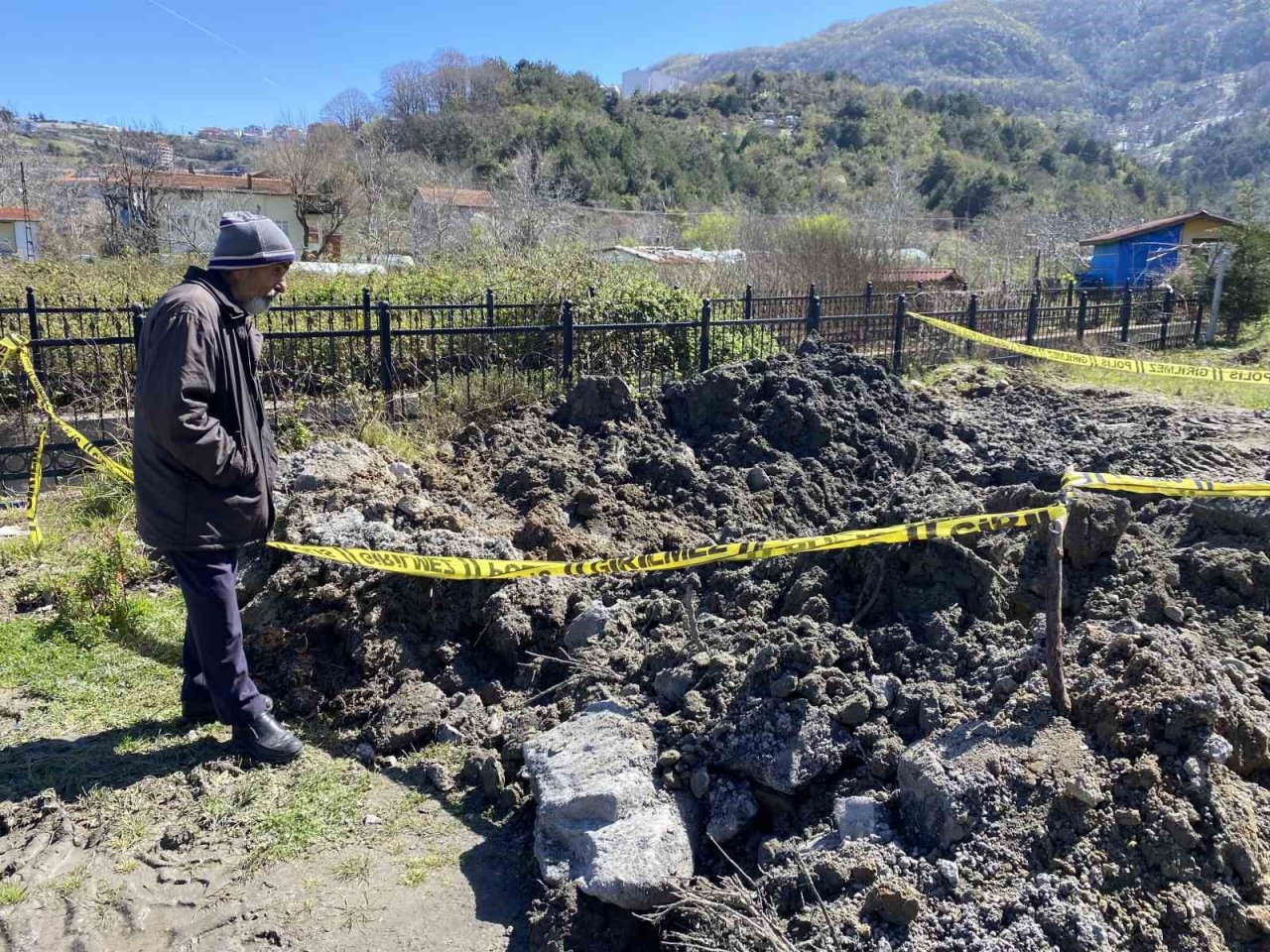 Amasra’da sit alanında iş makinesiyle kaçak kazı yapan 4 kişi yakalandı