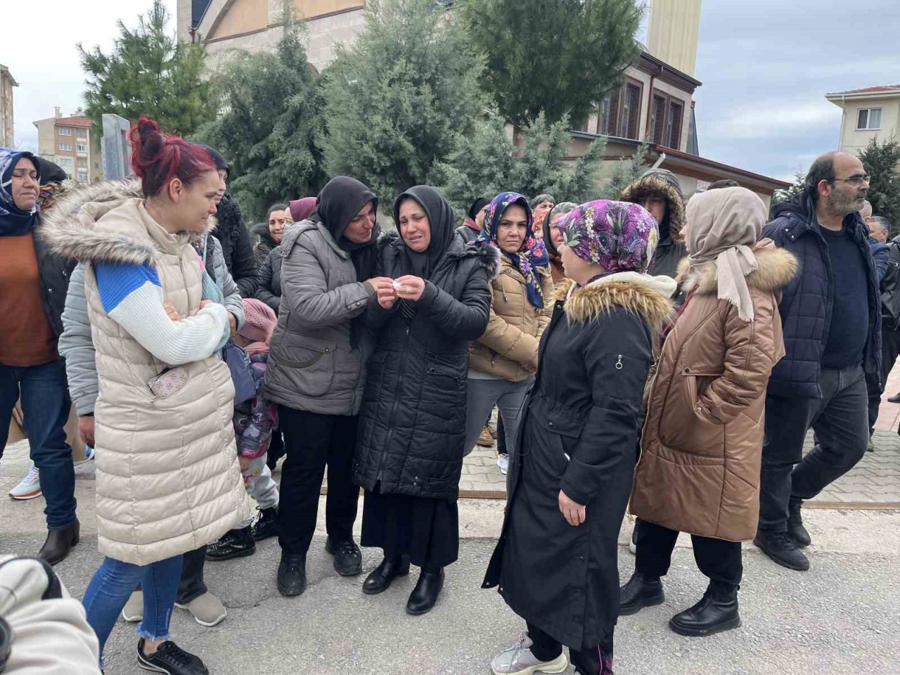Trafik kazasında kaybettiği oğlunu toprağa veren acılı babadan yürek yakan sözler