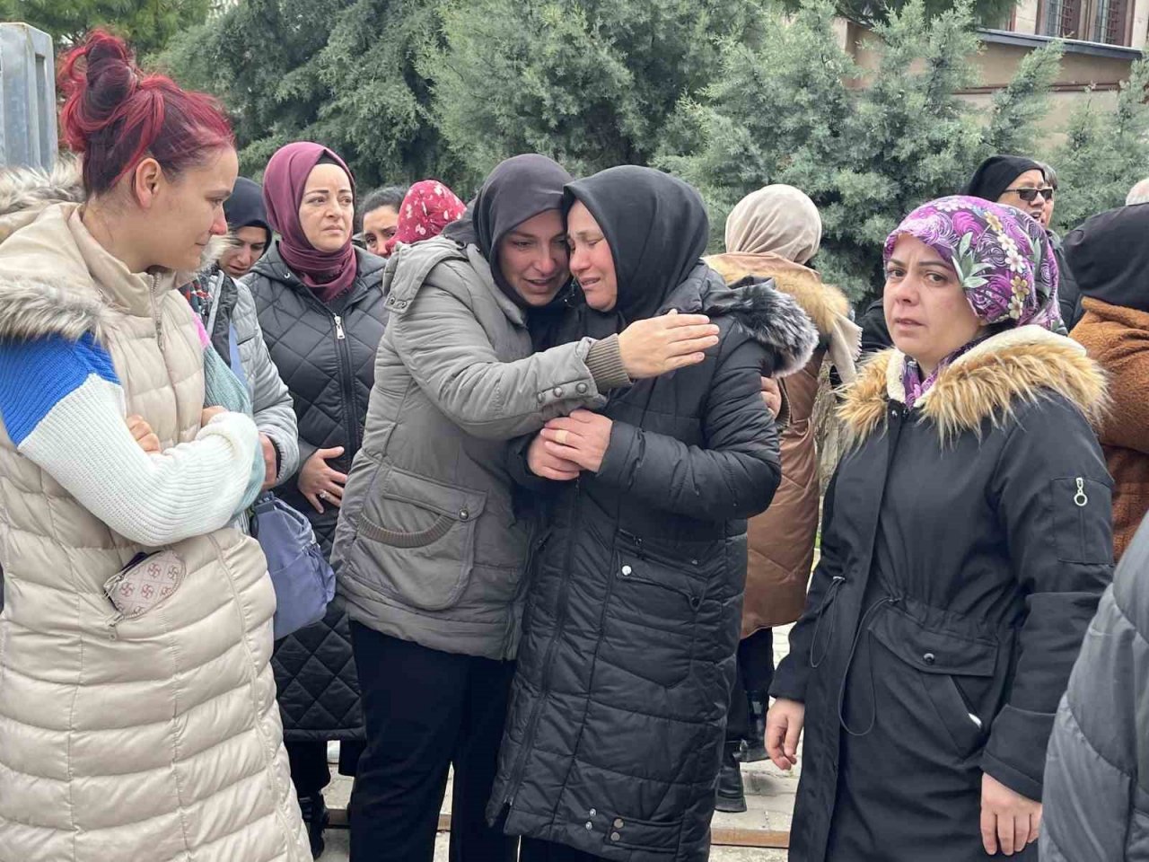 Trafik kazasında kaybettiği oğlunu toprağa veren acılı babadan yürek yakan sözler