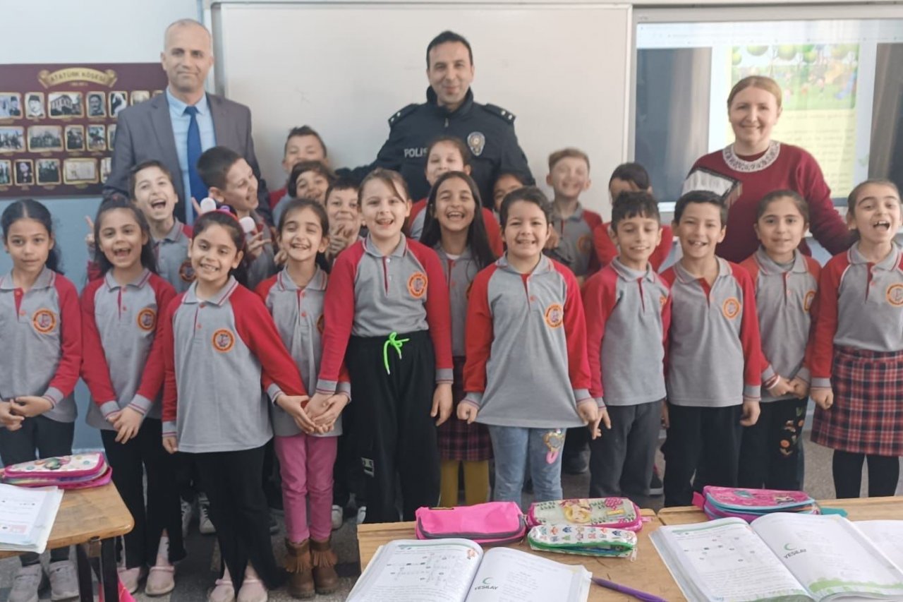 İzmir polisi öğrencilerle buluştu