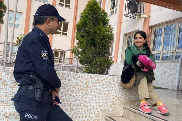 İzmir polisi öğrencilerle buluştu