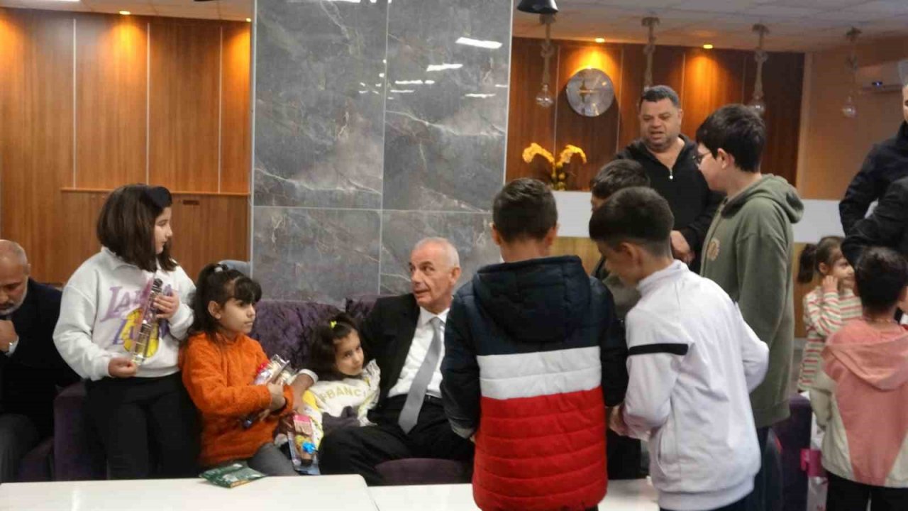 Kaymakam Aksoy, depremzedeler ile iftar yaptı