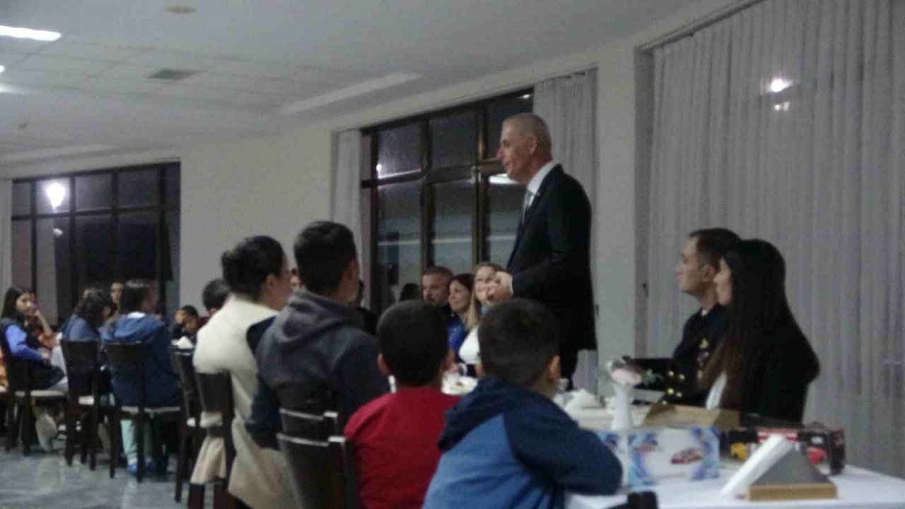 Kaymakam Aksoy, depremzedeler ile iftar yaptı